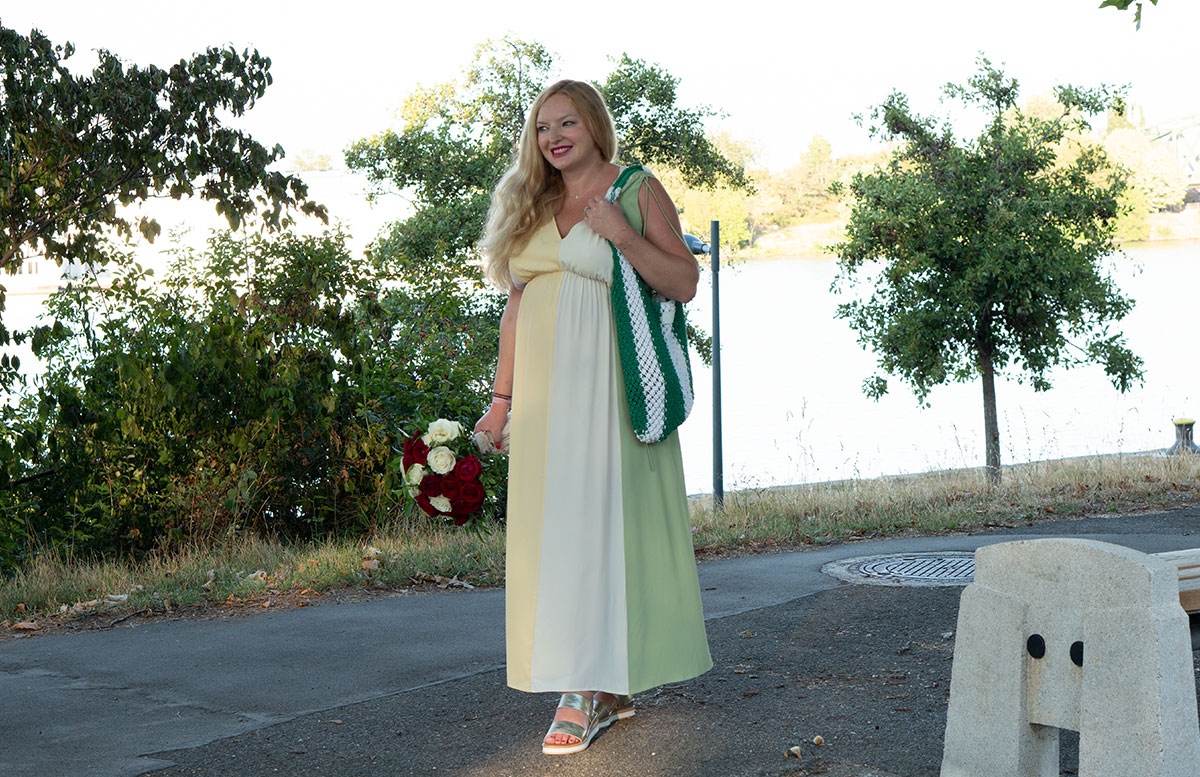 Schwanger-auf-einer-Hochzeit-Was-ziehe-ich-nur-an-kleid-mit-schuhe