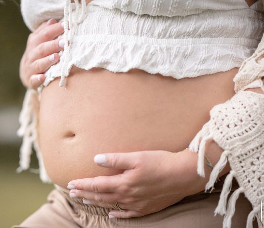 Schwanger mit 38 – Noch einmal Mama werden Schwanger-mit-38-Noch-einmal-Mama-werden-shooting-babybauch