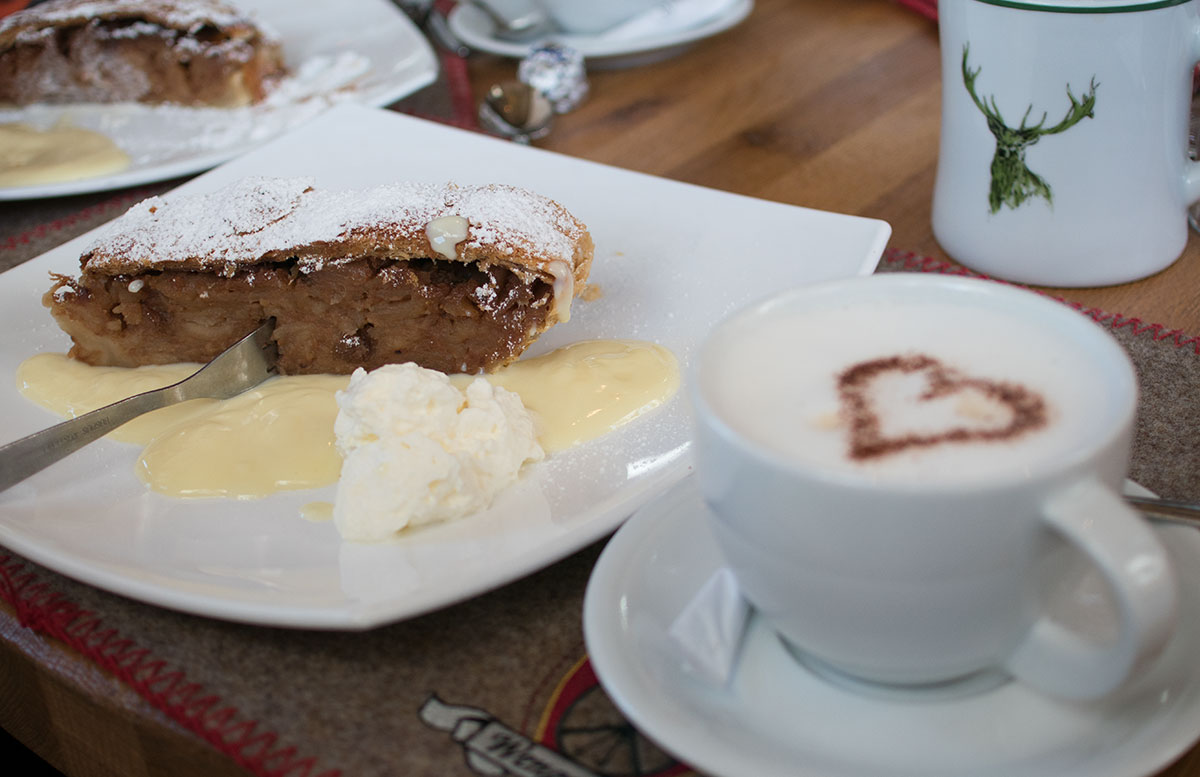 Ski-amade-made-my-Day-aufladen-in-dorfgastein-apfelstrudel