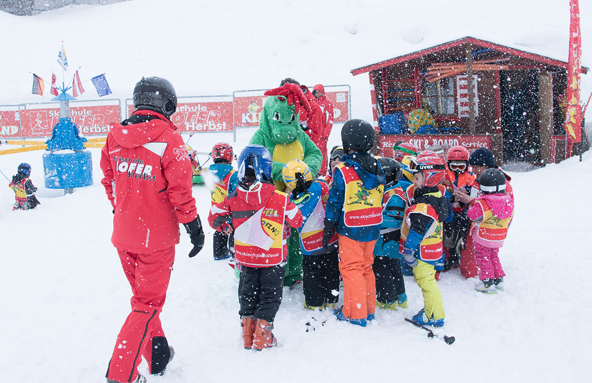 Skifahren-im-Salzburger-Saalachtal-im-Skigebiet-Lofer-dino