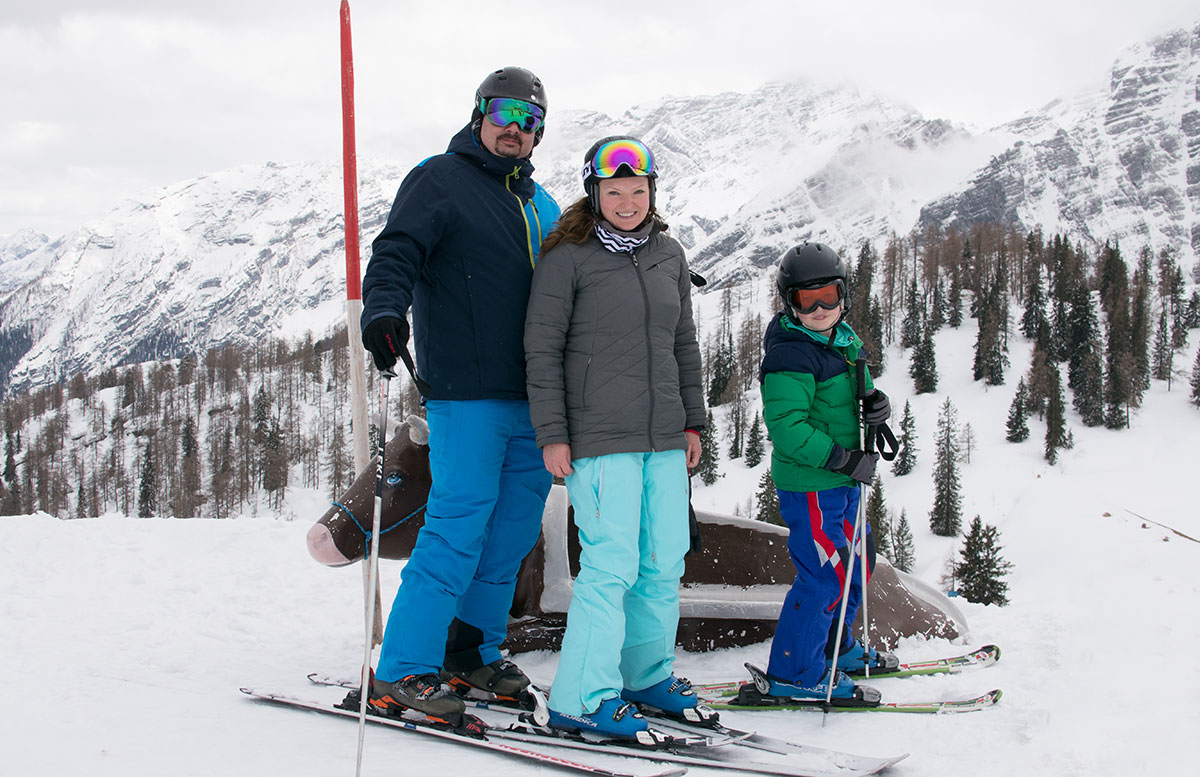 Skifahren-im-Salzburger-Saalachtal-im-Skigebiet-Lofer-familienbild