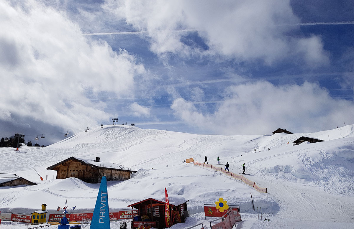 Skifahren-im-Salzburger-Saalachtal-im-Skigebiet-Lofer-gondel-2