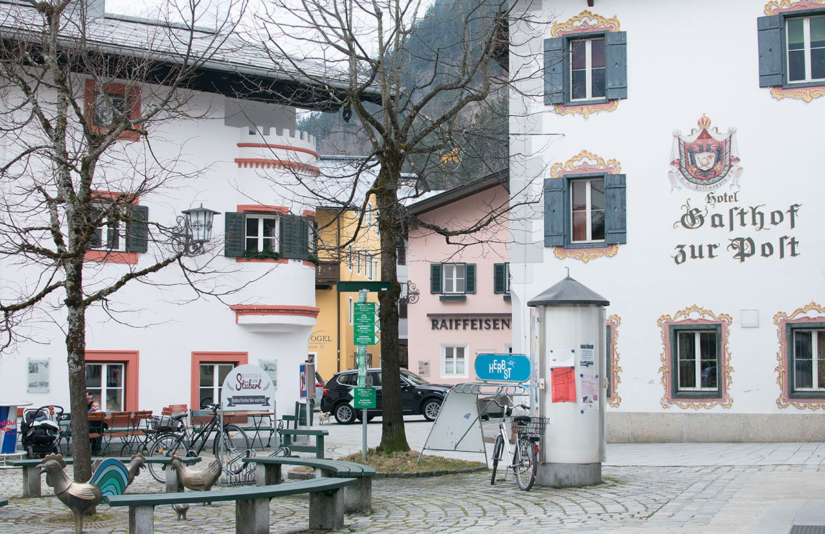 Skifahren-im-Salzburger-Saalachtal-im-Skigebiet-Lofer-ortsgebiet