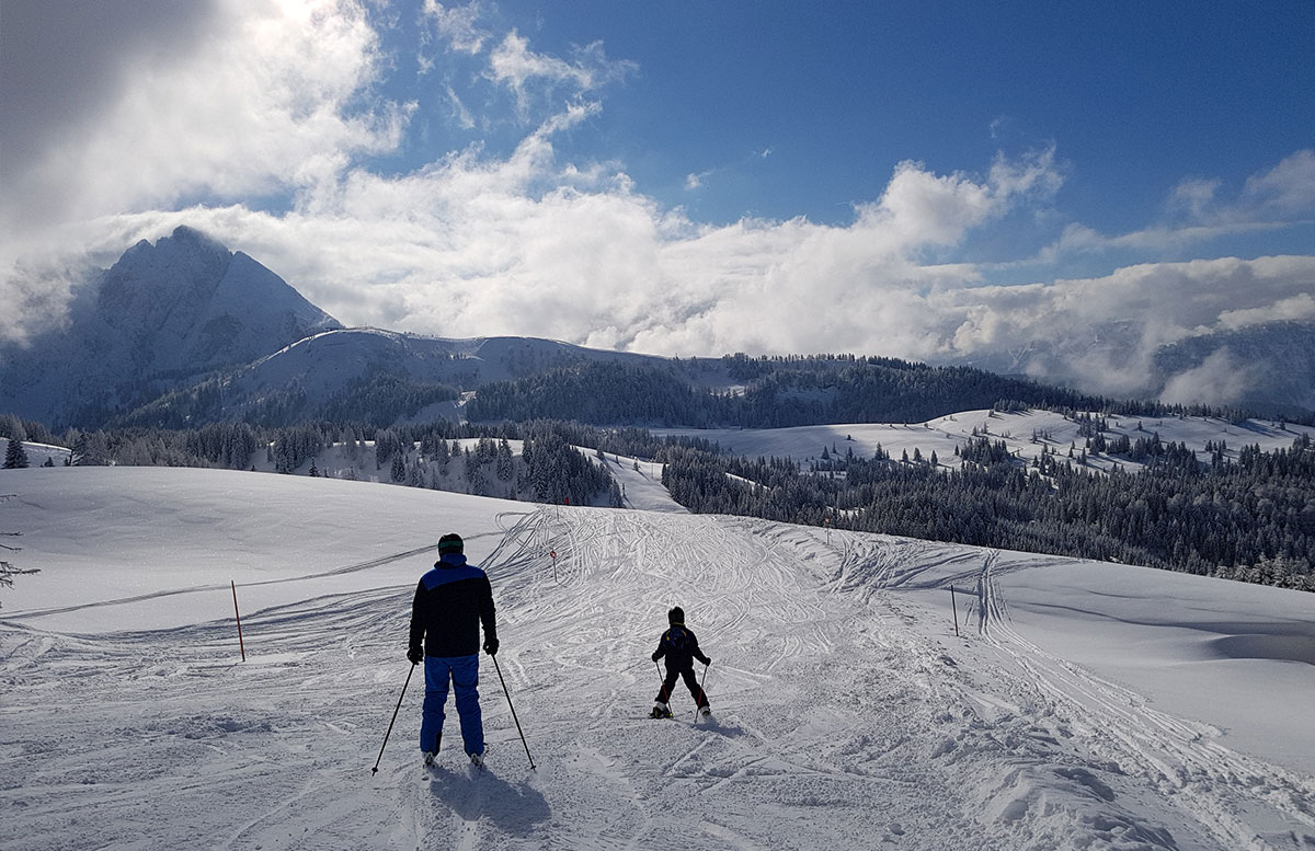 Skiregion-Dachstein-West-in-Gosau-vater-und-sohn