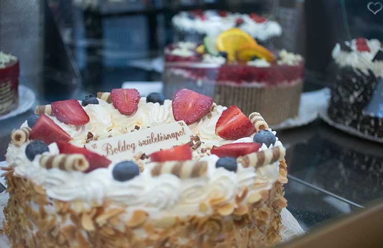 Sport-und-Wellness-in-Bük-kuchen-cafe-karamell