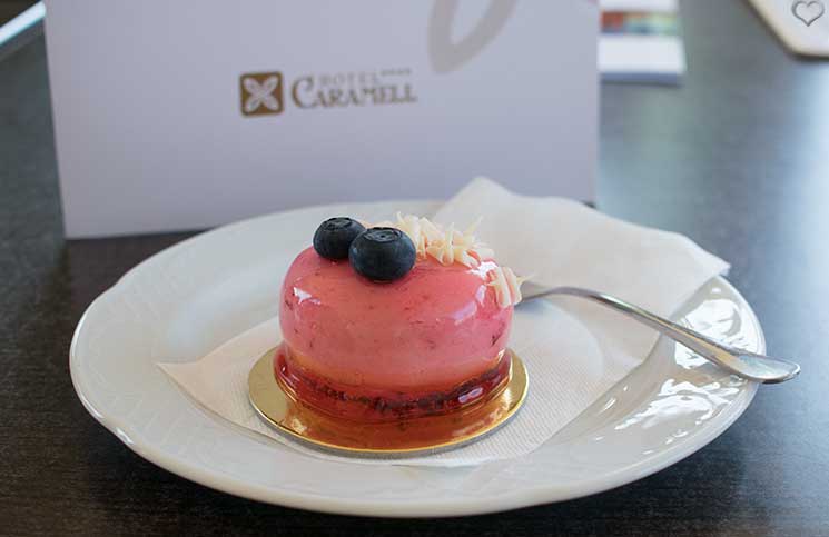 Sport-und-Wellness-in-Bük-kuchen-im-cafe-caramell