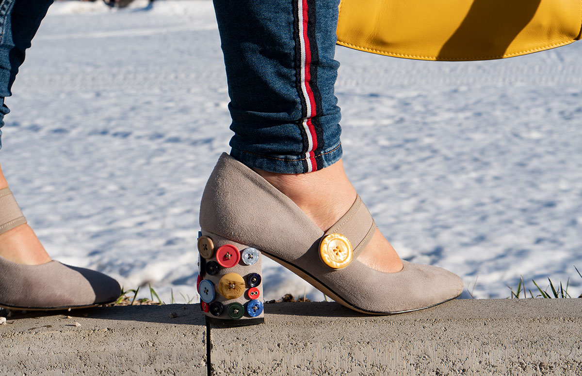 Statement-Haarspangen-Das-Trend-Accessoire-im-Frühling-haarklammer-katy-perry-pumps
