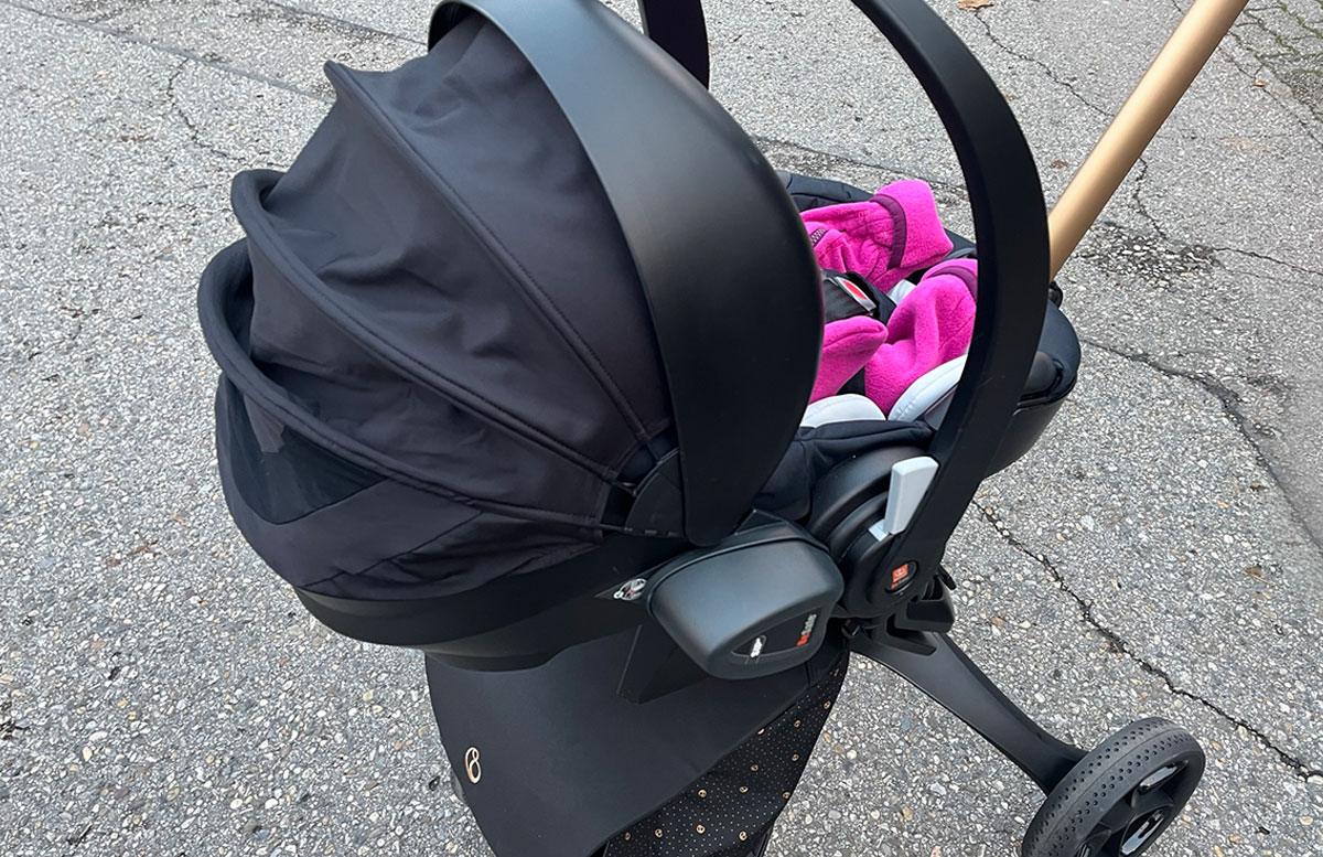 Stokke-iZi-Go-Modular-X1-Kindersitz-von-BeSafe-dach-sitz