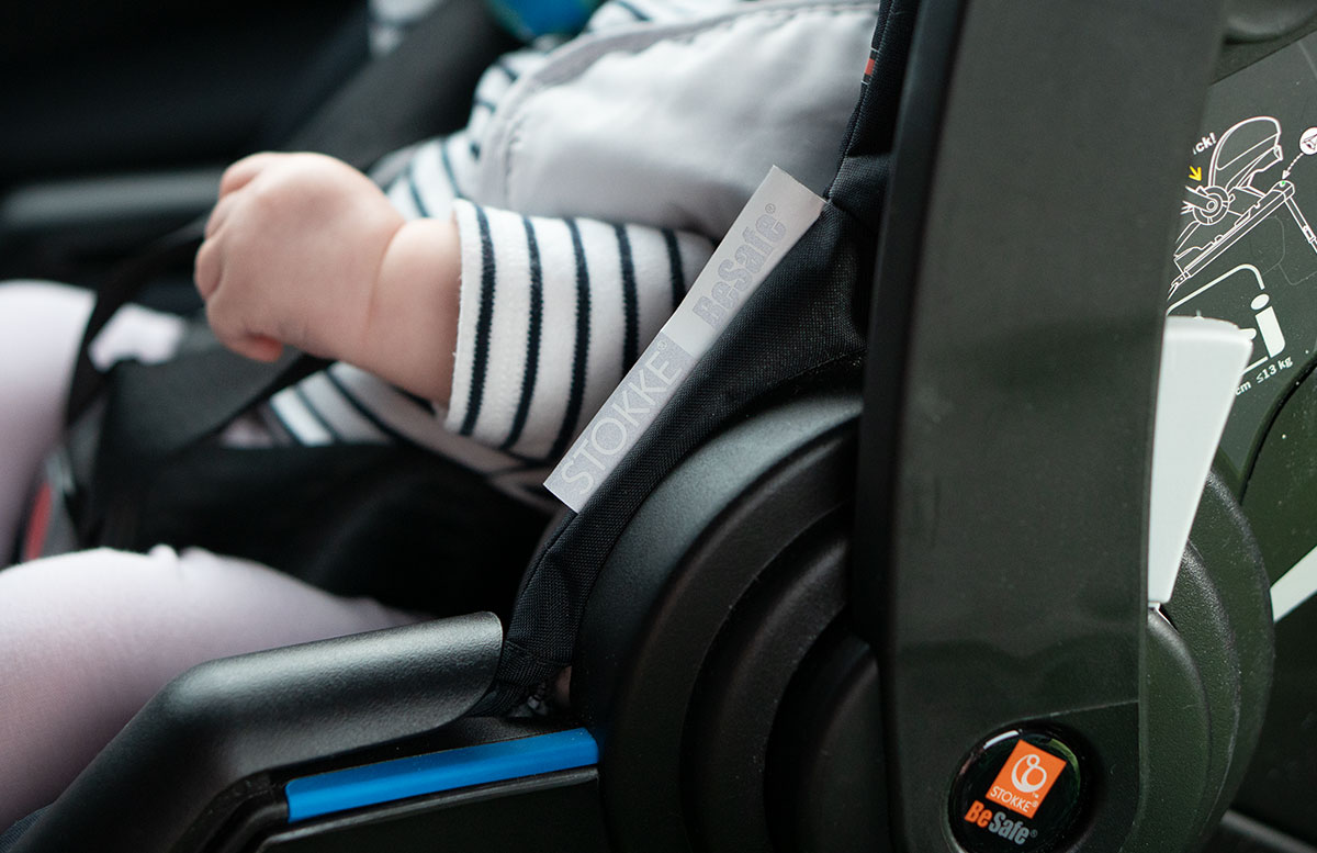 Stokke-iZi-Go-Modular-X1-Kindersitz-von-BeSafe-detail-logo