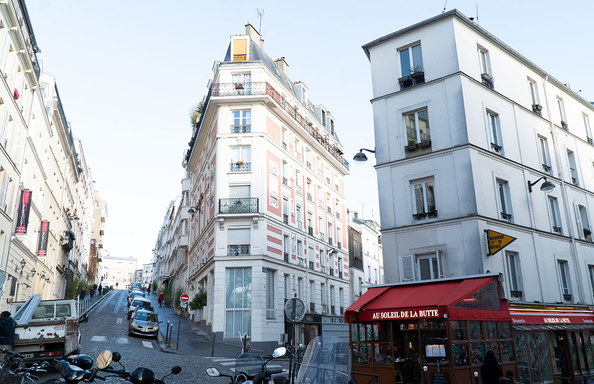 Streik-in-Paris-Was-man-aktuell-bei-einem-Urlaub-beachten-sollte-HAUSFASSADE