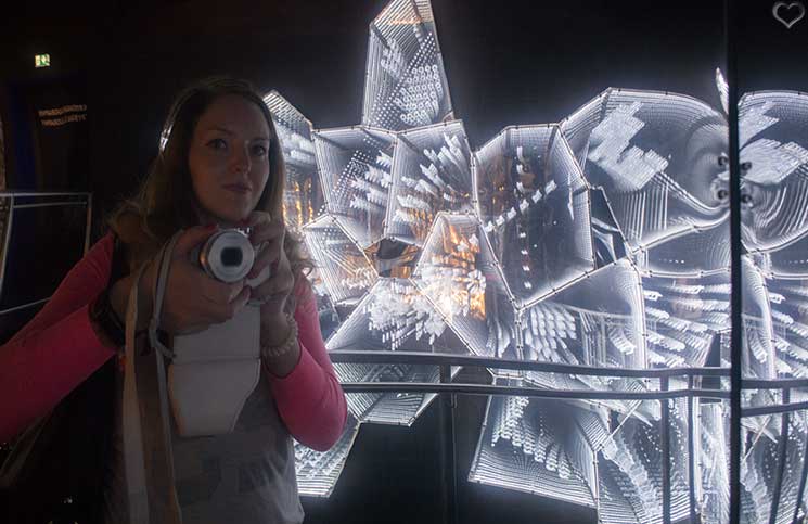 Swarovski-Kristallwelten-into-lattice-sun-lee-bul-selfie-vicky