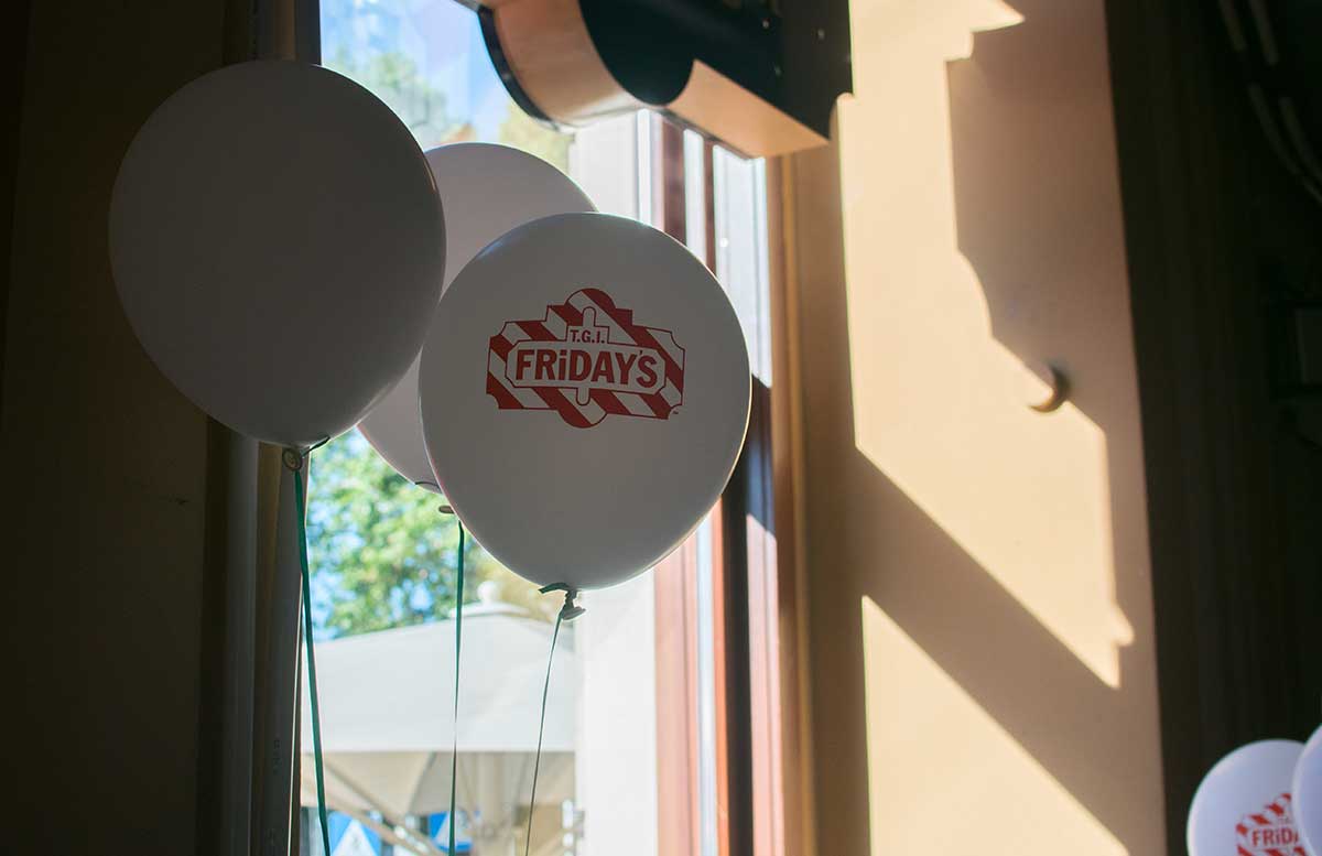 tgi-fridays-amerikanisches-steakhouse-in-wien-luftballons