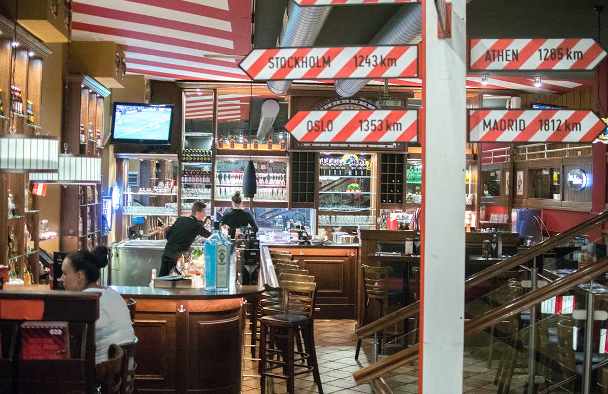 tgi-fridays-amerikanisches-steakhouse-in-wien-tgi-fridays-innenraum