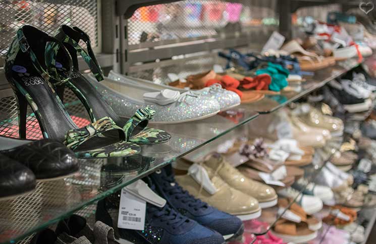 Eröffnung TK Maxx Traisenpark in St. Pölten-Schuh-Auswahl