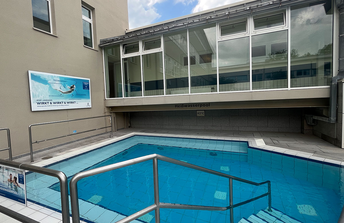 Thermalressort-Köck-bei-der-Therme-Eins-in-Bad-Füssing-heisswasserpool