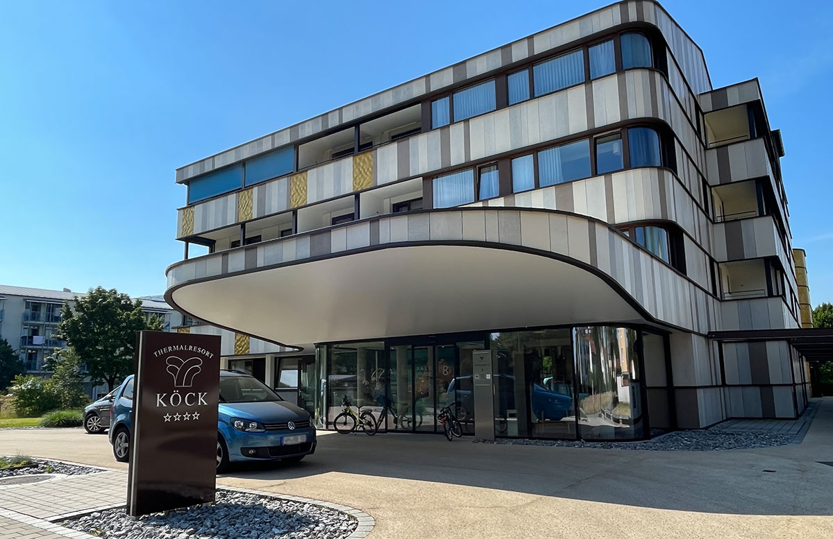Thermalressort-Köck-bei-der-Therme-Eins-in-Bad-Füssing-hotel-von-vorne