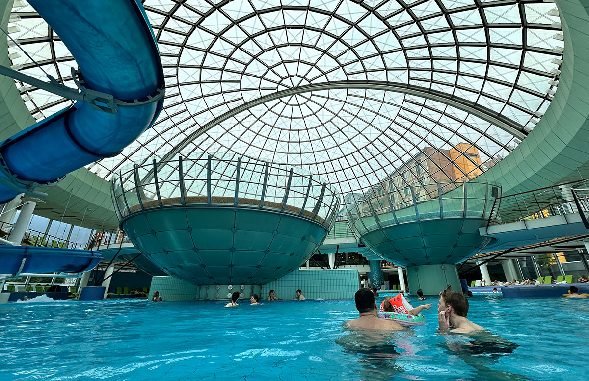 Thermenhotel-Thermana-Park-Lasko-therme-mit-glaskuppel