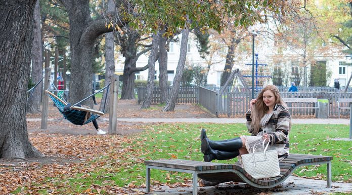 Unser Leben im Lockdown – wie schnell sich alles ändert Unser-Leben-im-Lockdown-wie-schnell-sich-alles-ändert-outfit-sitzend
