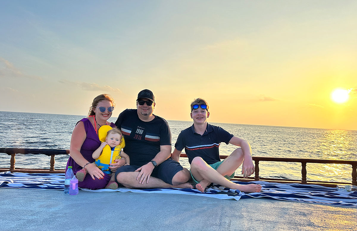 Unsere-Flitterwochen-mit-Baby-im-Amari-Raaya-Malediven-malediven-inseln-familien-sonnenuntergang