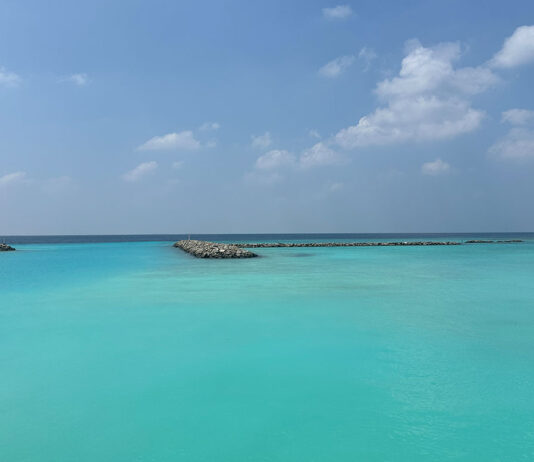 Unsere Flitterwochen mit Baby im Amari Raaya Malediven Unsere-Flitterwochen-mit-Baby-im-Amari-Raaya-Malediven-malediven-inseln-ozean-türkis