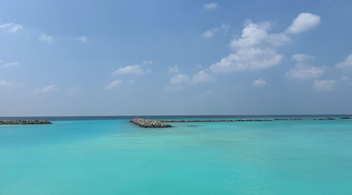 Unsere Flitterwochen mit Baby im Amari Raaya Malediven Unsere-Flitterwochen-mit-Baby-im-Amari-Raaya-Malediven-malediven-inseln-ozean-türkis