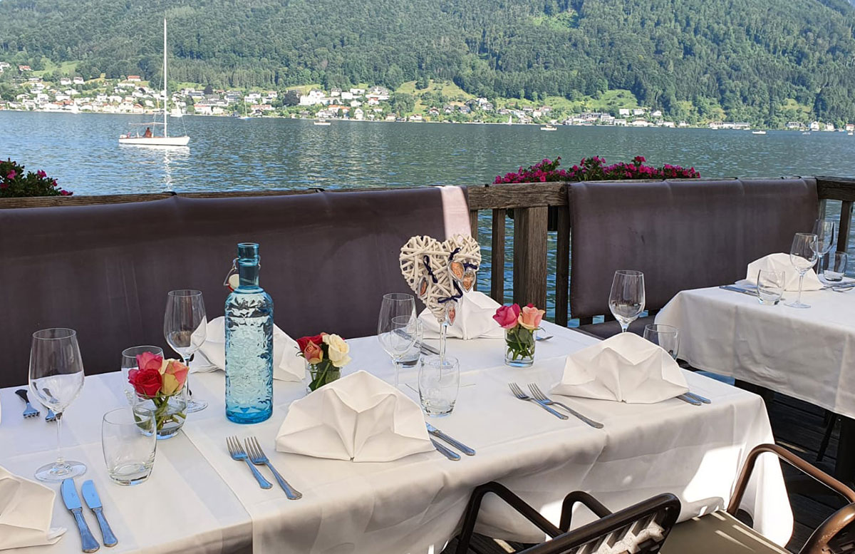 Unsere-Hochzeit-in-Gmunden-Standesamt-Schloss-Orth-TISCH-AM-SEE