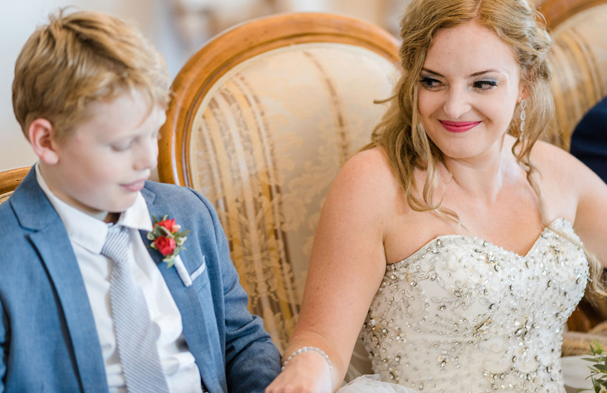 Unsere-Hochzeit-in-Gmunden-Standesamt-Schloss-Orth-lenny-und-vicky
