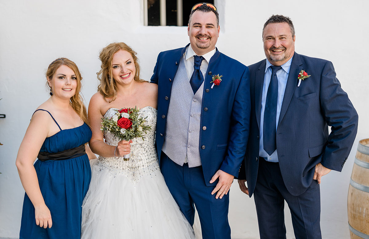 Unsere-Hochzeit-in-Gmunden-Standesamt-Schloss-Orth-trauzeigen