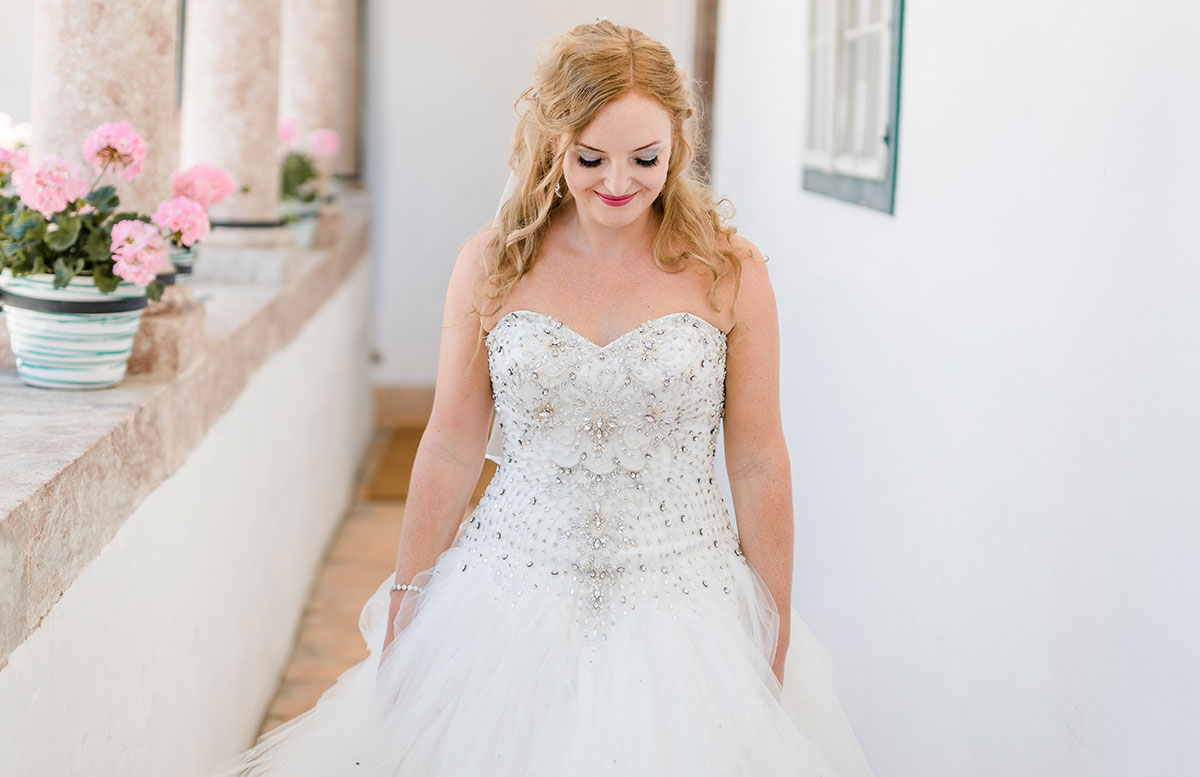 Unsere-Hochzeit-in-Gmunden-Standesamt-Schloss-Orth-vicky-detail-kleid