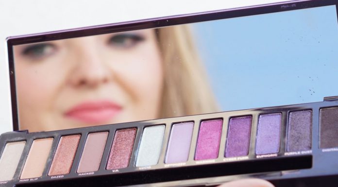 Urban Decay NAKED Ultraviolet Eyeshadow Palette Urban-Decay-NAKED-Ultraviolet-Eyeshadow-Palette-spiegel-blick
