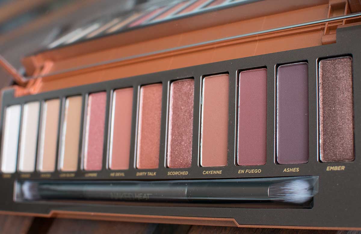 Urban Decay NAKED Heat Eyeshadow Palette detail look matte und schimmernde farben