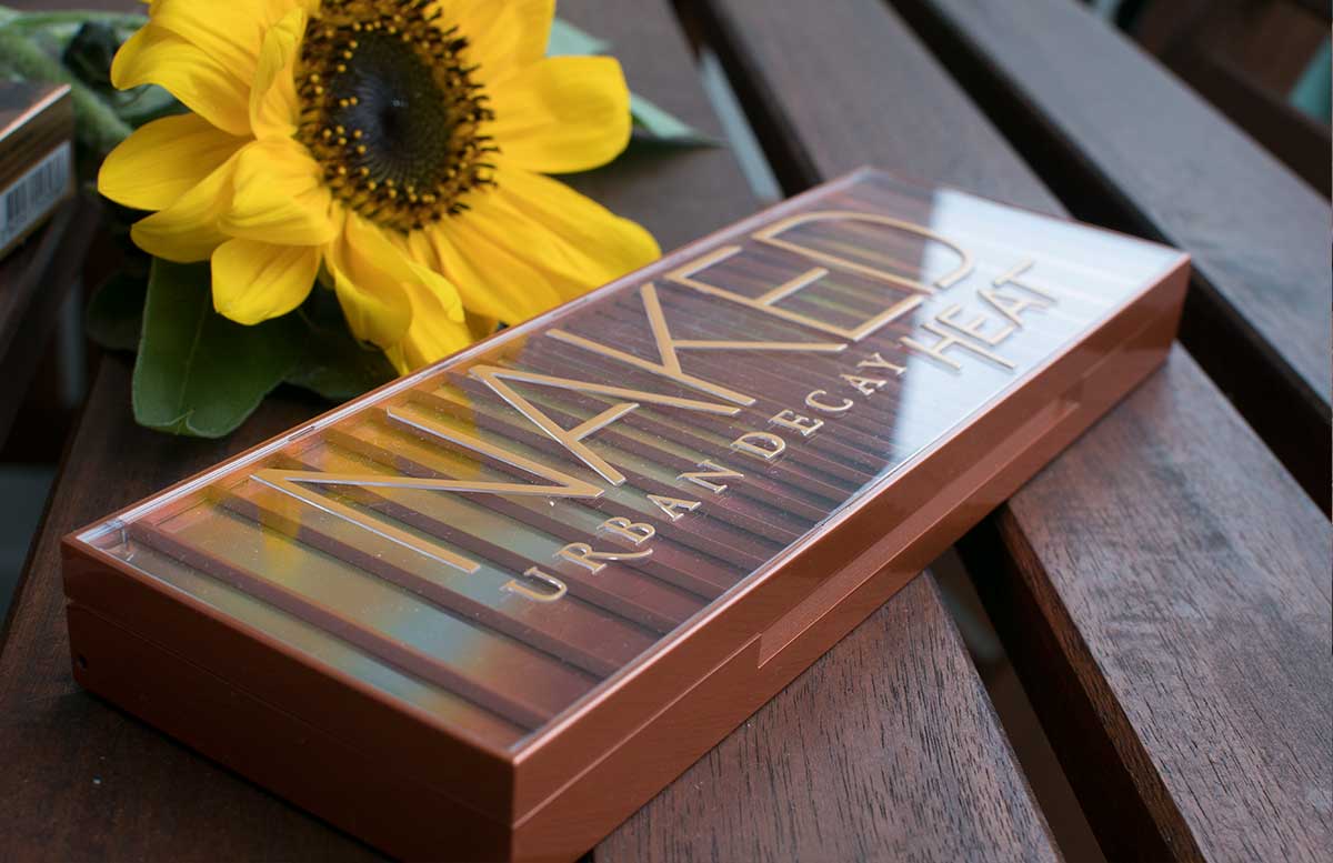 Urban Decay NAKED Heat Eyeshadow Palette detail außen