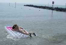 Urlaub in Lignano – Hotel Meridianus Urlaub-in-Lignano-Hotel-Meridianus-vicky-auf-luftmatratze