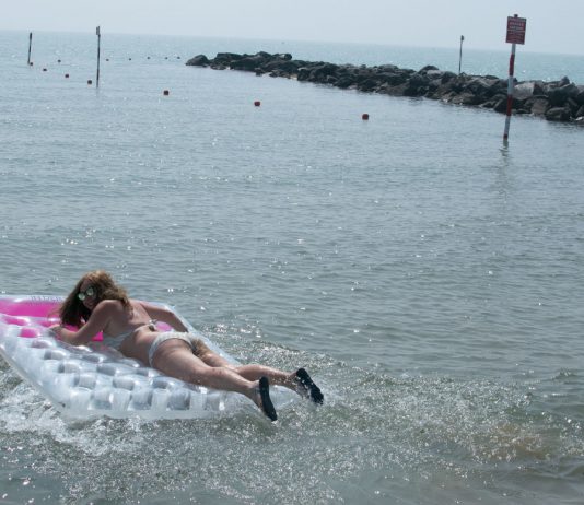 Urlaub in Lignano – Hotel Meridianus Urlaub-in-Lignano-Hotel-Meridianus-vicky-auf-luftmatratze