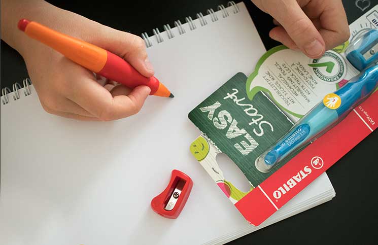 Vorbereitungen-für-die-Schule-mit-Stabilo-druck-bleistift