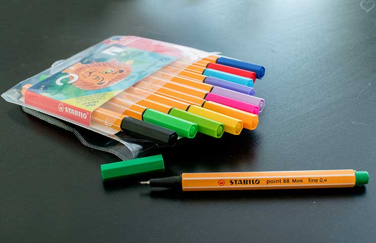 Vorbereitungen-für-die-Schule-mit-Stabilo-point-88-stabilo-stifte