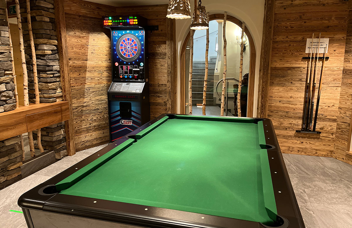 Walchhofers-Familienhotel-Zauchenseehof--darts-billard
