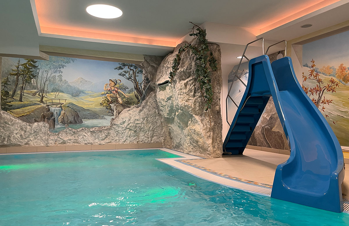 Walchhofers-Familienhotel-Zauchenseehof--kinder-rutsche