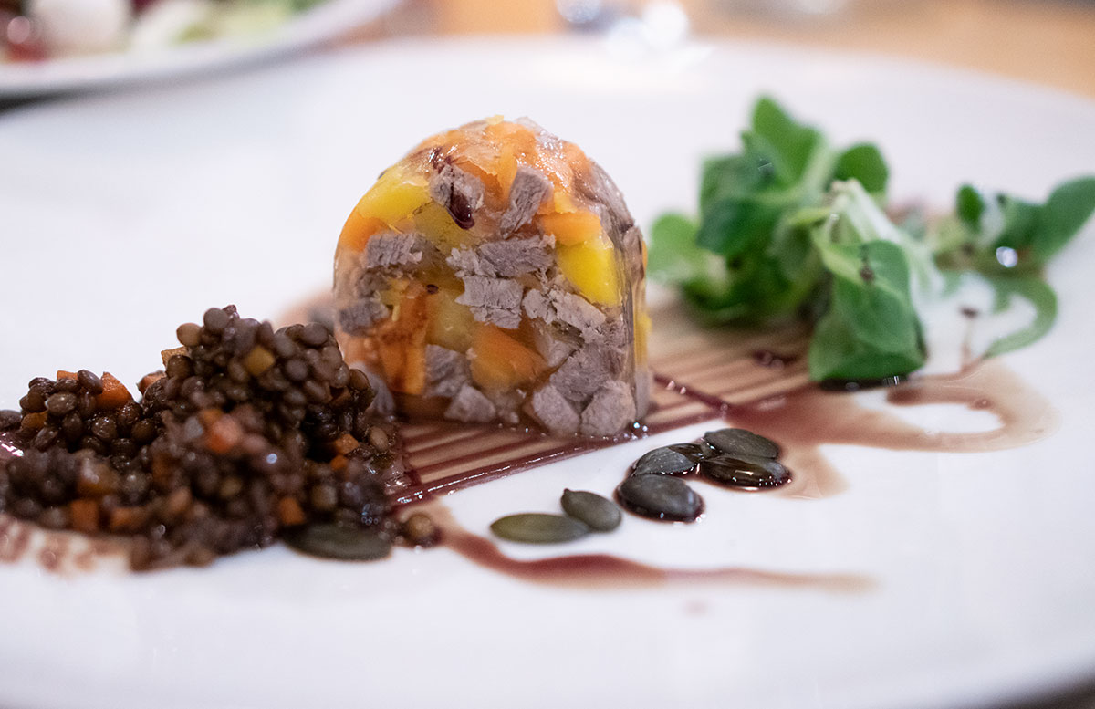 Walchhofers-Familienhotel-Zauchenseehof-rind-mit-linsen