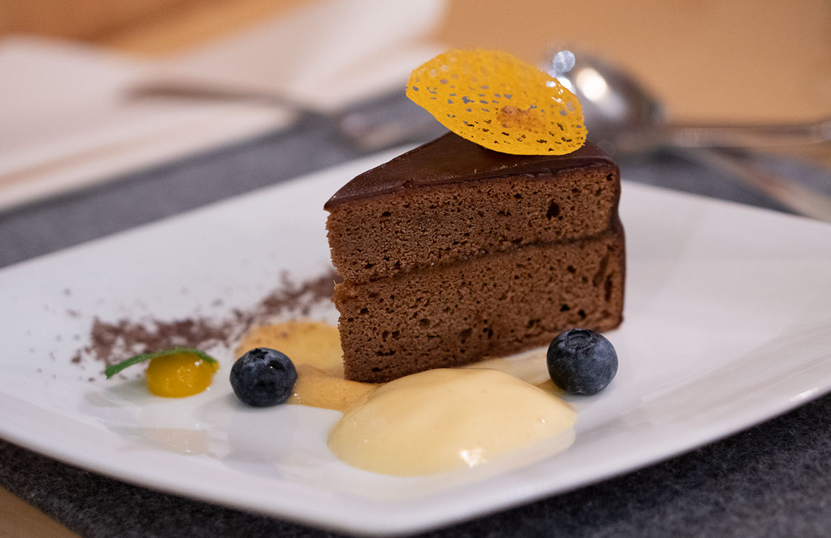 Walchhofers-Familienhotel-Zauchenseehof-sacher-torte