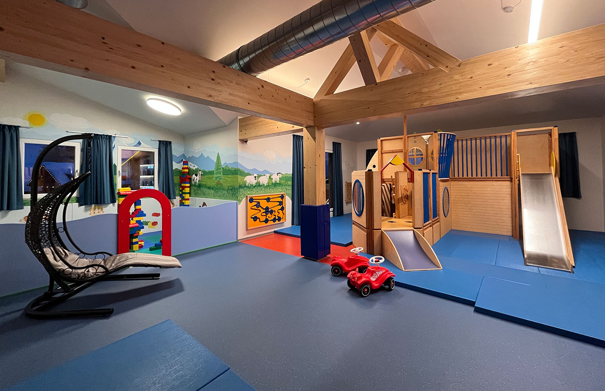 Walchhofers-Familienhotel-Zauchenseehof--spielezimmer-2