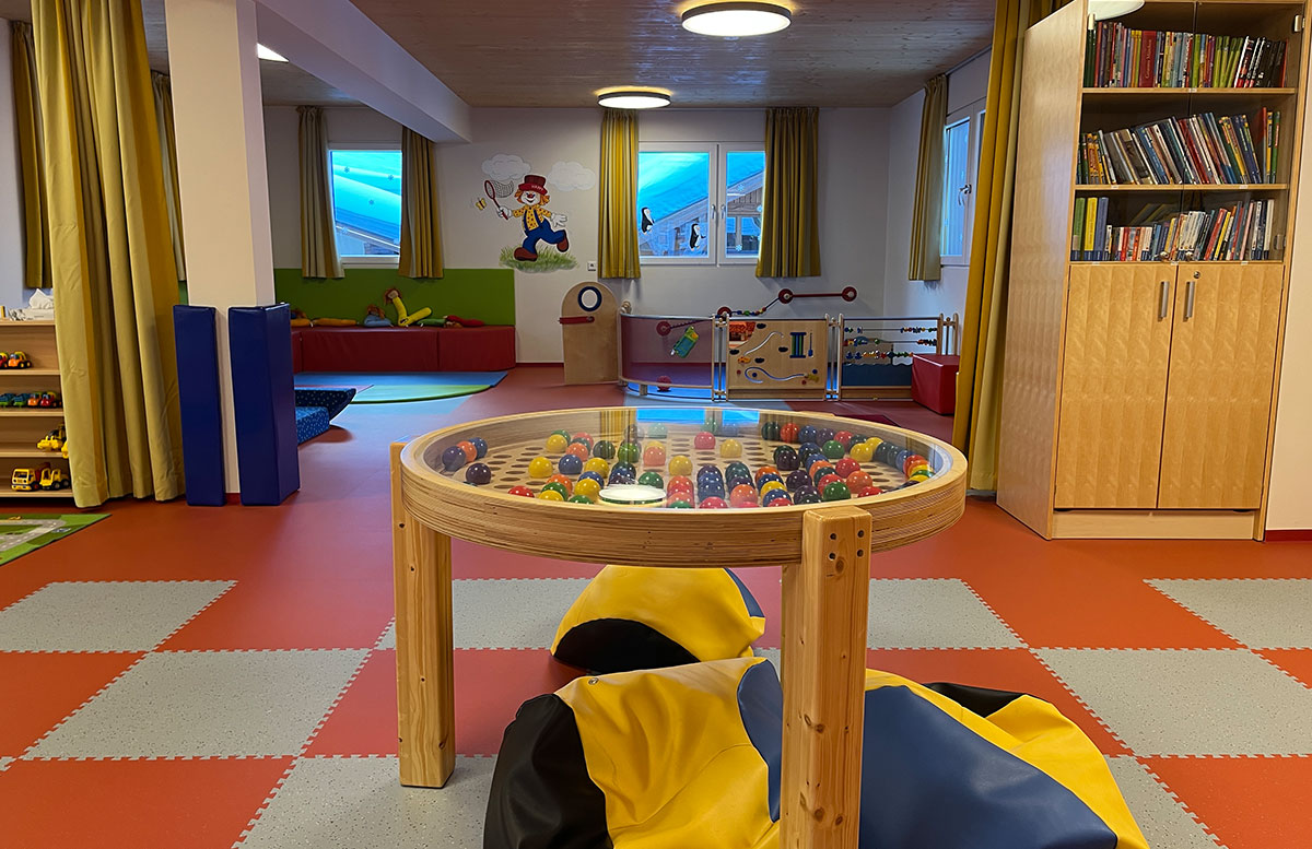 Walchhofers-Familienhotel-Zauchenseehof-spielezimmer-klein