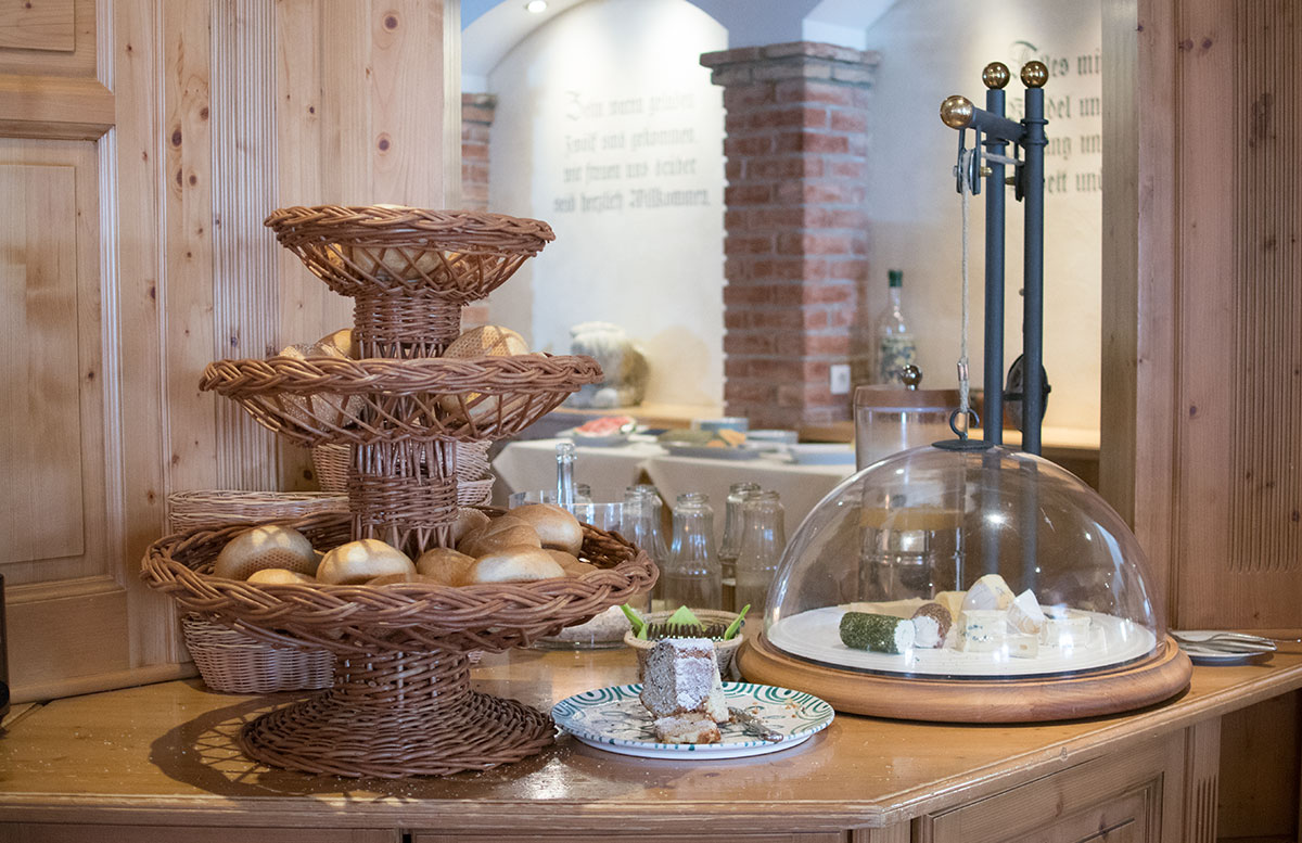 Walchhofer's Hotel Alpenhof in Filzmoos frühstück brötchen