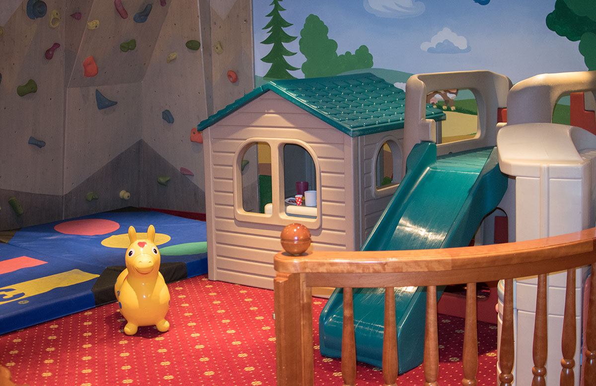 Walchhofer's-Hotel-Alpenhof-in-Filzmoos-spielzimmer