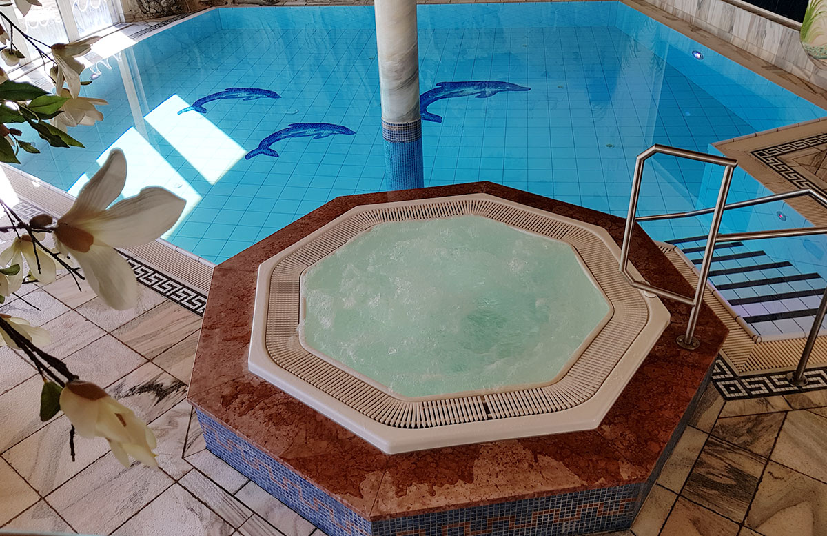 Walchhofer's Hotel Alpenhof in Filzmoos pool whirlpool Walchhofer's-Hotel-Alpenhof-in-Filzmoos-whirlpool