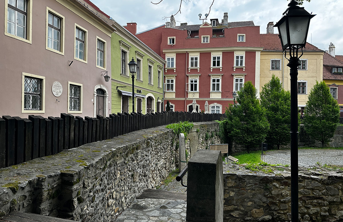 Waldbaden-und-Wellnessurlaub-im-Fagus-Hotel-Sopron-stadtmaer
