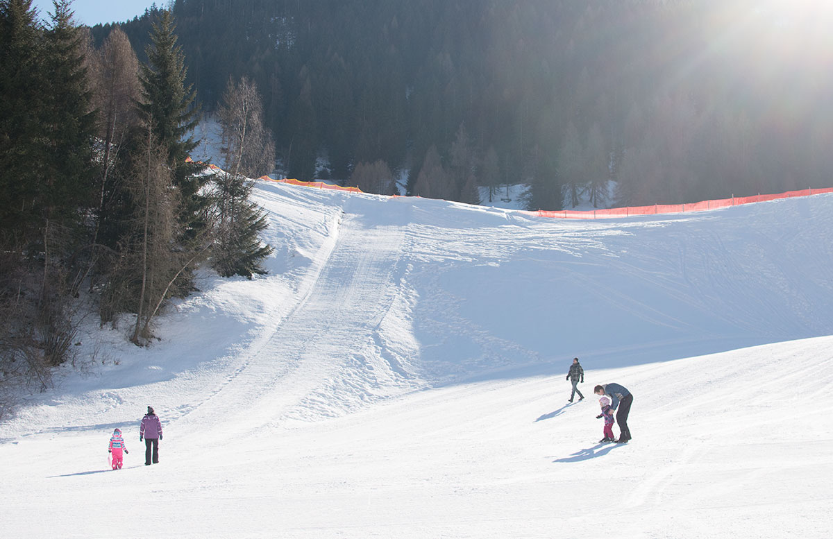 Wanderung zur Sattelbergalm und zum Haubenlokal Pumafalle skipiste familien