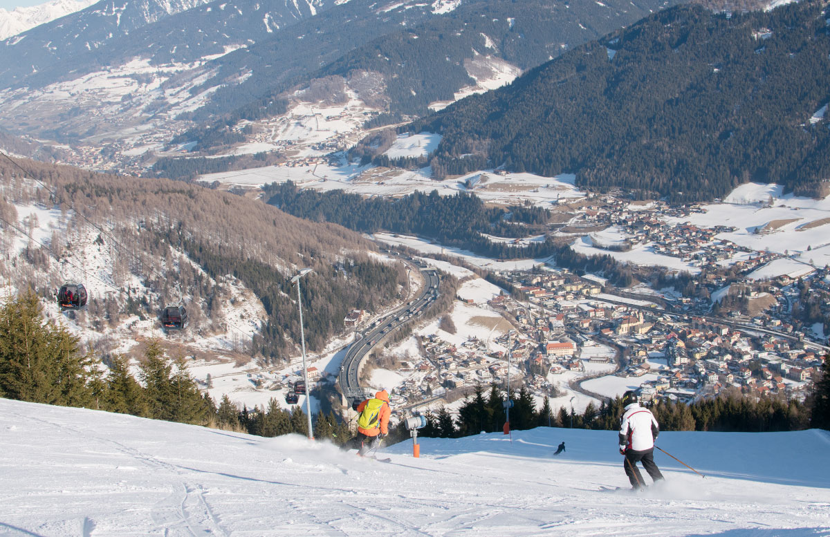 Wanderung-zur-Sattelbergalm-und-zum-Haubenlokal-Pumafalle-skipiste-steinach