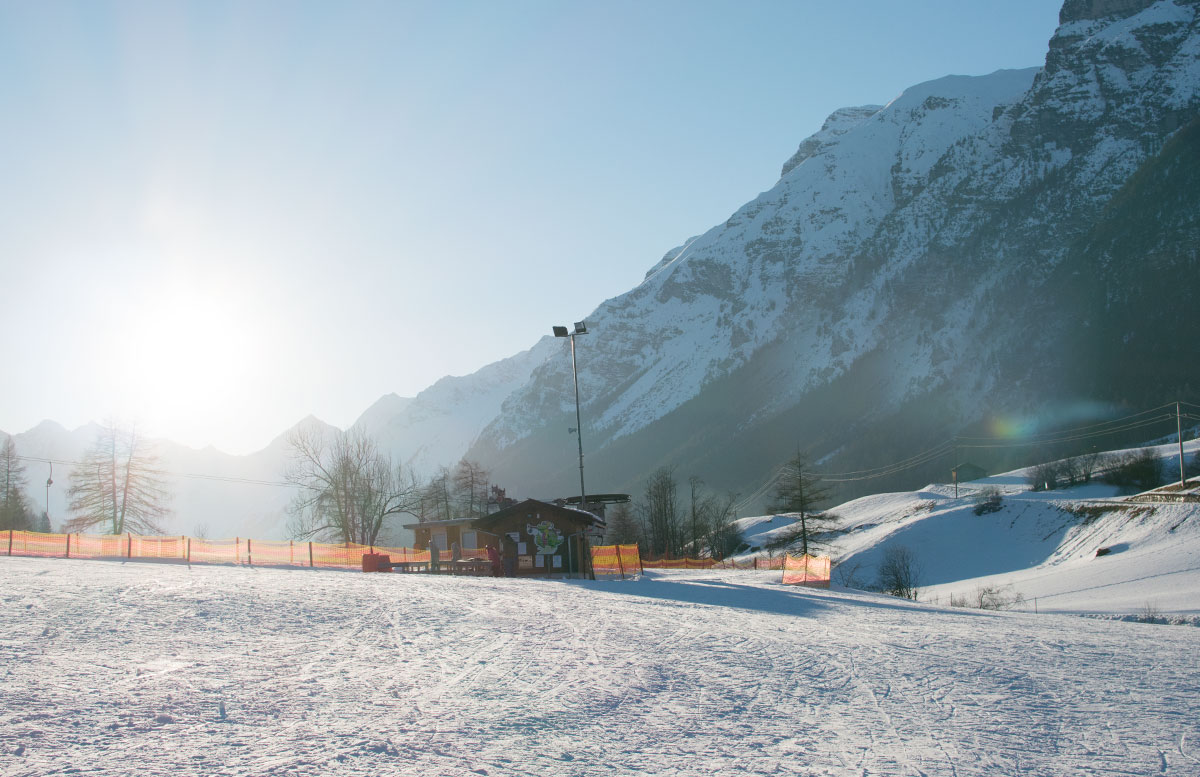 Wanderung zur Sattelbergalm und zum Haubenlokal Pumafalle wasser trins skipiste