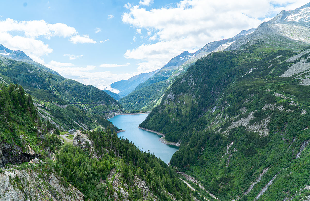 Wasserfälle-in-Malta-und-die-Staumauer-Kölnbreinsperre-blick-auf-den-bergsee